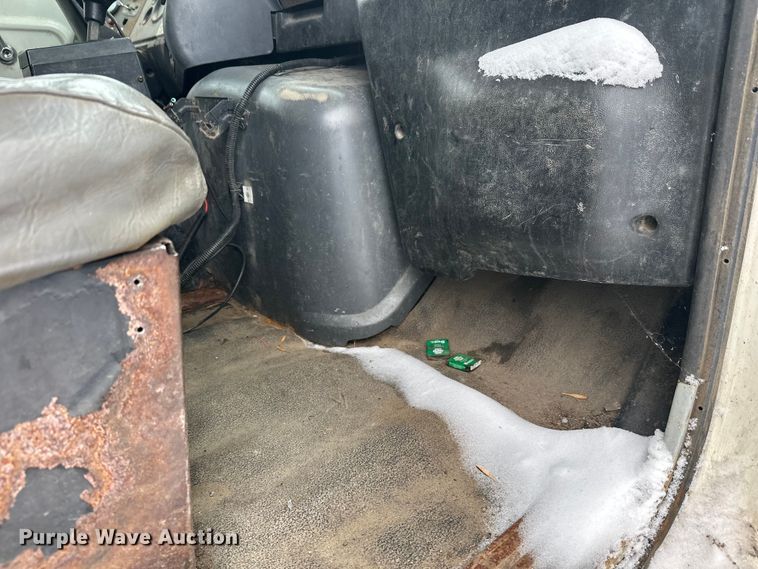 image for item DT6459 1995 Ford LNT8000 refuse truck