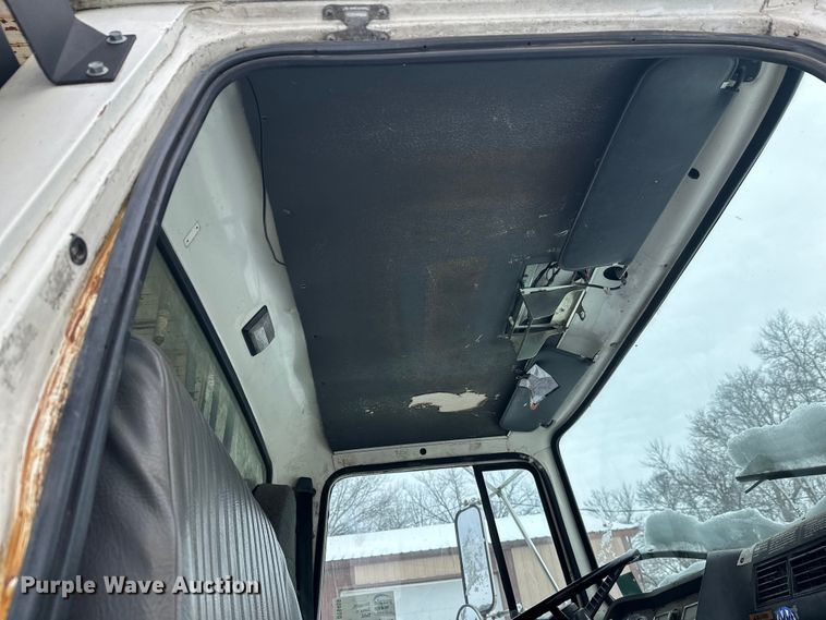 image for item DT6459 1995 Ford LNT8000 refuse truck