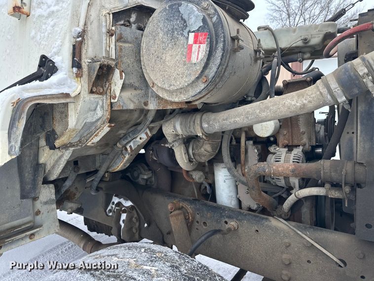 image for item DT6459 1995 Ford LNT8000 refuse truck