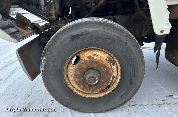 image for item DT6459 1995 Ford LNT8000 refuse truck