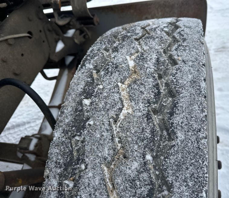 image for item DT6459 1995 Ford LNT8000 refuse truck