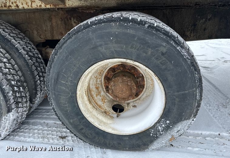 image for item DT6459 1995 Ford LNT8000 refuse truck