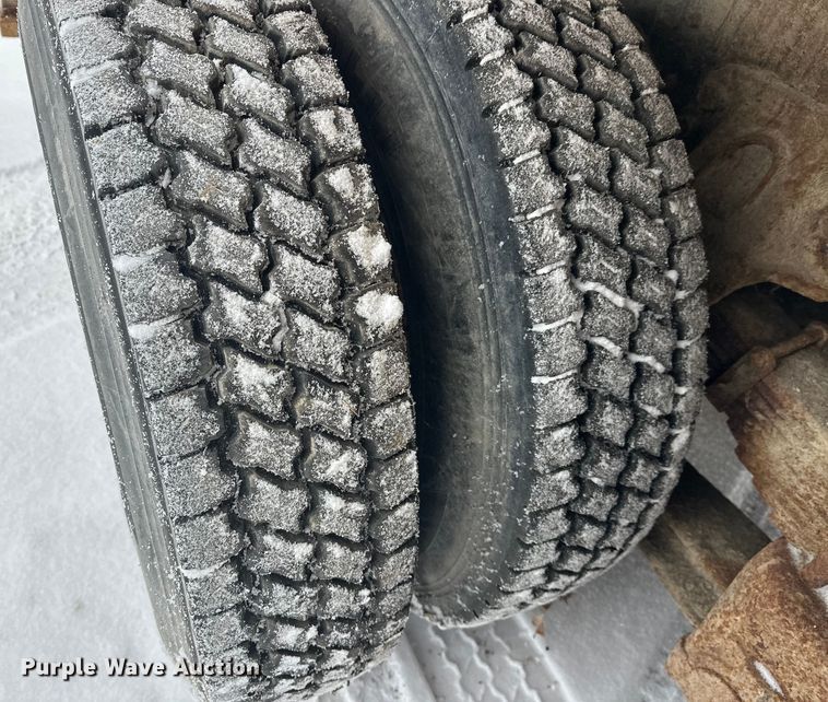 image for item DT6459 1995 Ford LNT8000 refuse truck