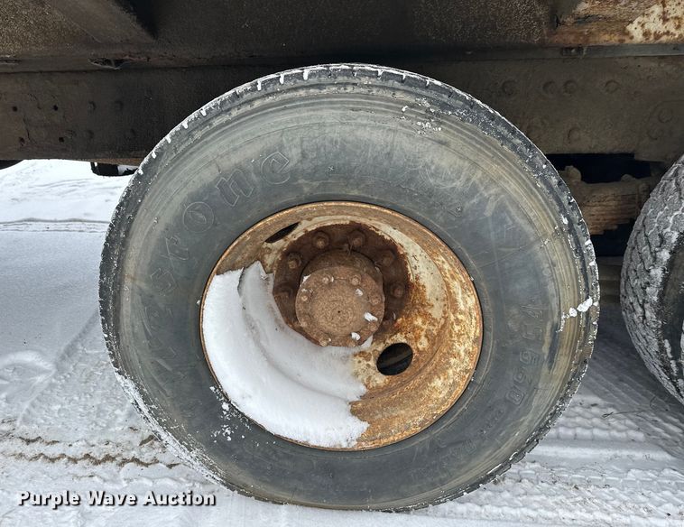 image for item DT6459 1995 Ford LNT8000 refuse truck