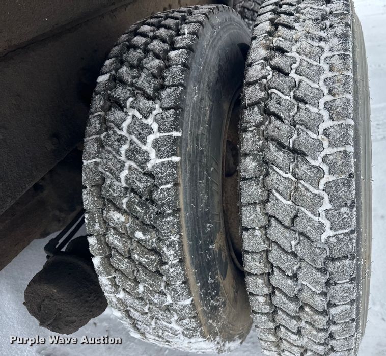 image for item DT6459 1995 Ford LNT8000 refuse truck