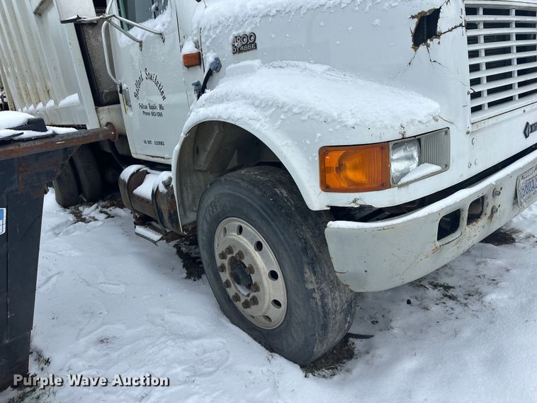 image for item DT6460 1997 International 4900 refuse truck
