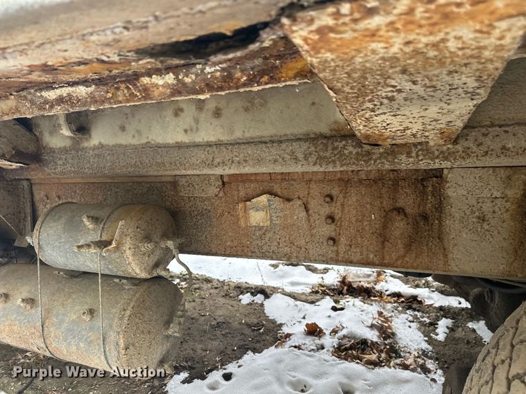 image for item DT6460 1997 International 4900 refuse truck