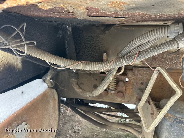 image for item DT6460 1997 International 4900 refuse truck