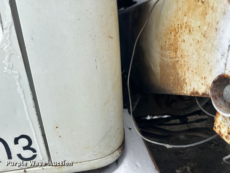 image for item DT6460 1997 International 4900 refuse truck