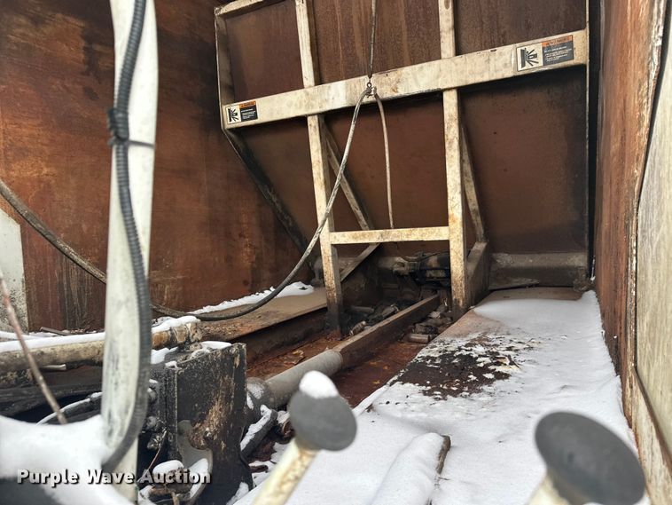 image for item DT6460 1997 International 4900 refuse truck