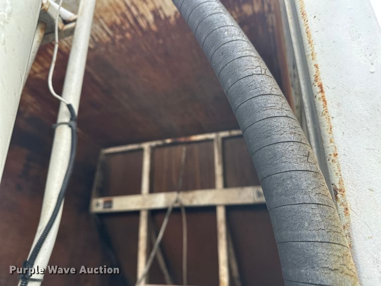 image for item DT6460 1997 International 4900 refuse truck