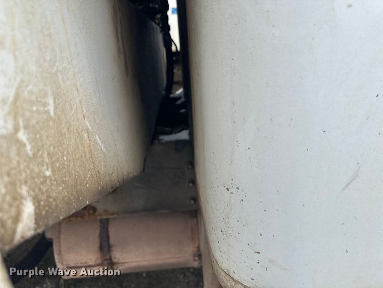 image for item DT6460 1997 International 4900 refuse truck