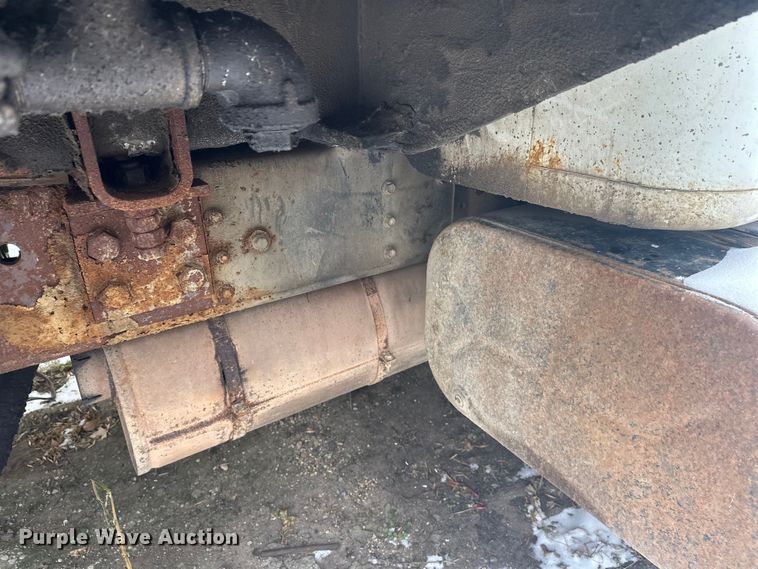 image for item DT6460 1997 International 4900 refuse truck