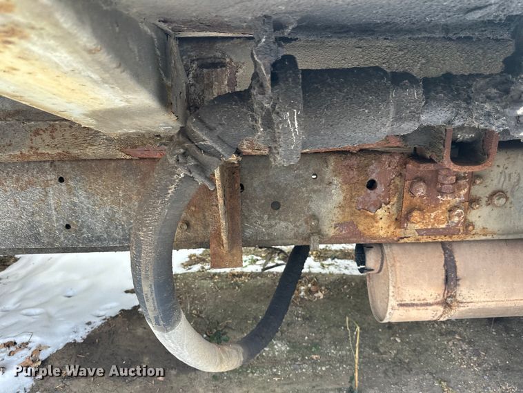 image for item DT6460 1997 International 4900 refuse truck