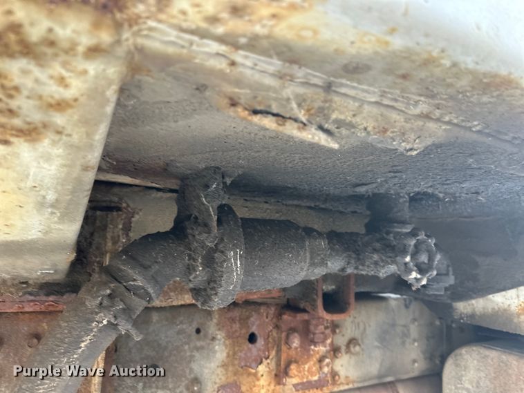 image for item DT6460 1997 International 4900 refuse truck