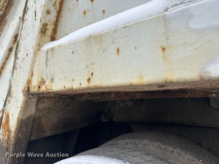 image for item DT6460 1997 International 4900 refuse truck