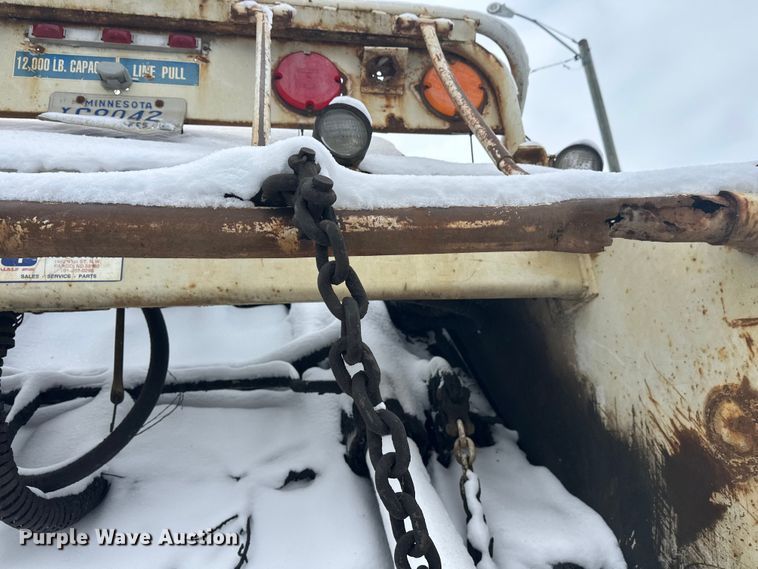 image for item DT6460 1997 International 4900 refuse truck