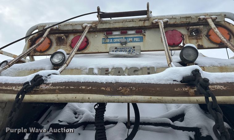 image for item DT6460 1997 International 4900 refuse truck