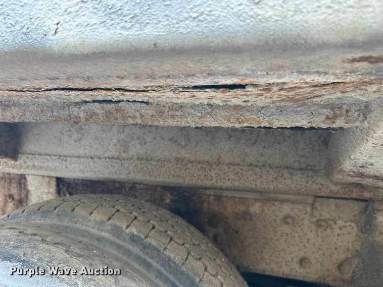 image for item DT6460 1997 International 4900 refuse truck