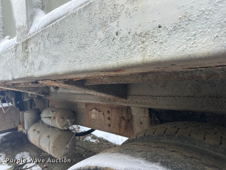 image for item DT6460 1997 International 4900 refuse truck