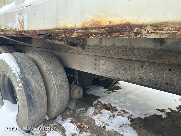 image for item DT6460 1997 International 4900 refuse truck