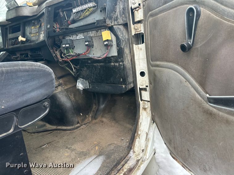 image for item DT6460 1997 International 4900 refuse truck