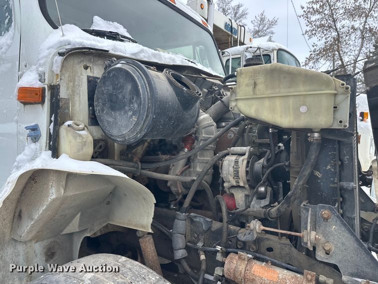 image for item DT6460 1997 International 4900 refuse truck