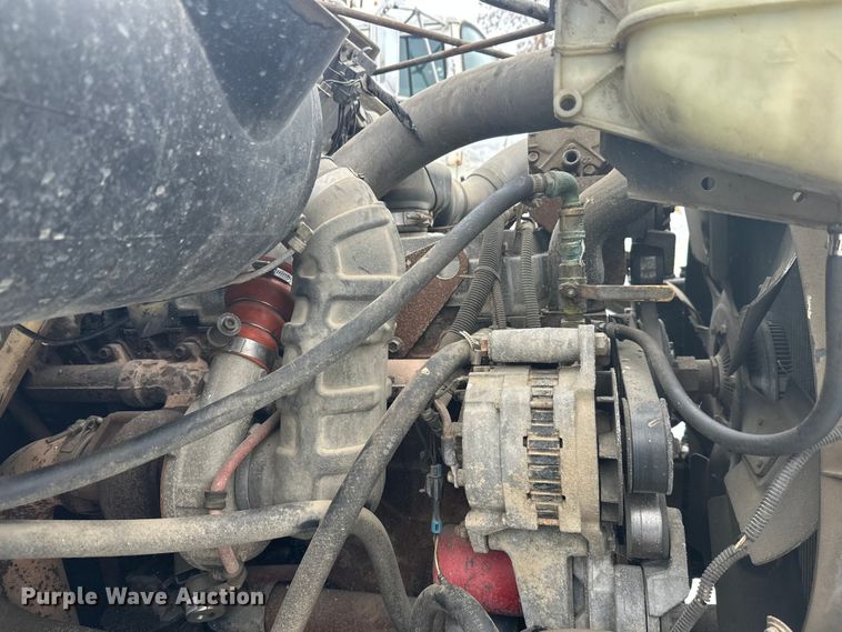 image for item DT6460 1997 International 4900 refuse truck