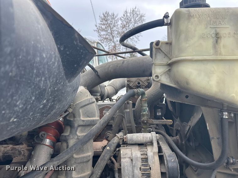 image for item DT6460 1997 International 4900 refuse truck