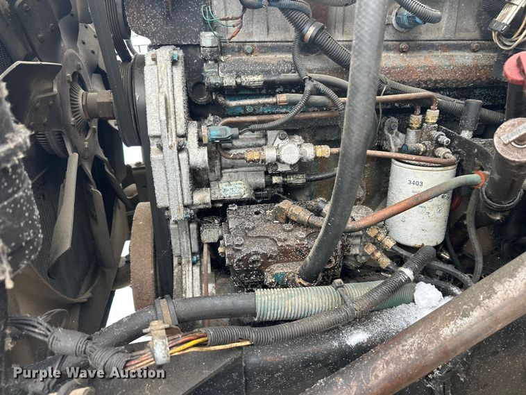 image for item DT6460 1997 International 4900 refuse truck