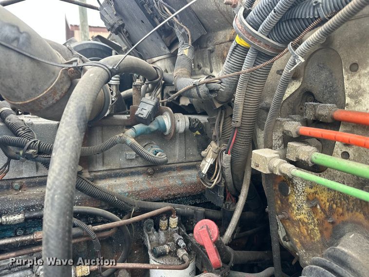 image for item DT6460 1997 International 4900 refuse truck