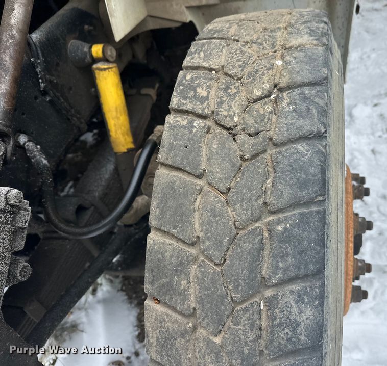 image for item DT6460 1997 International 4900 refuse truck