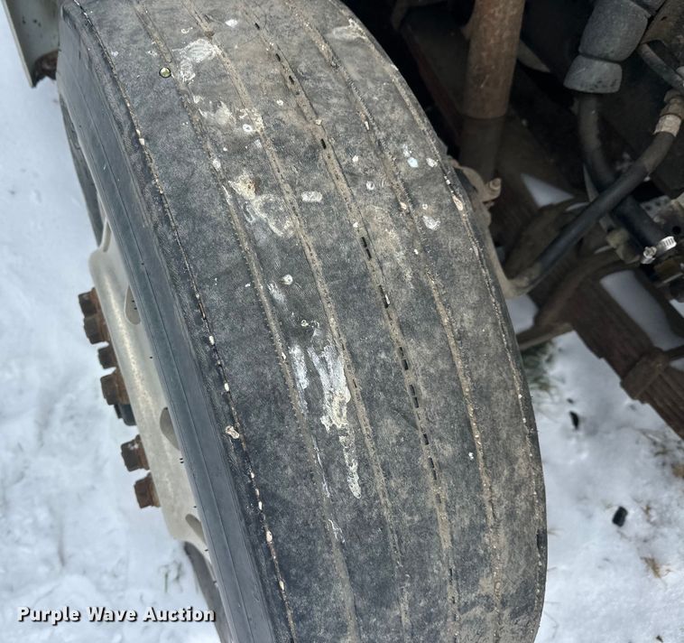 image for item DT6460 1997 International 4900 refuse truck