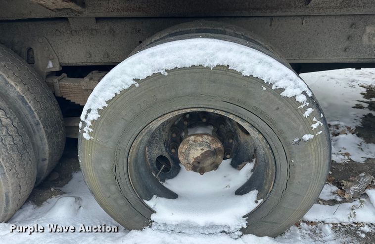 image for item DT6460 1997 International 4900 refuse truck