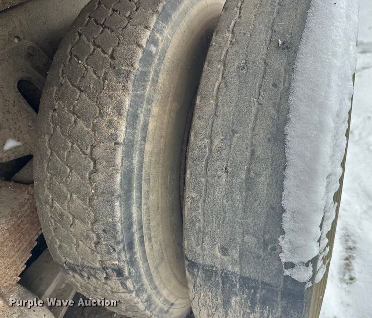 image for item DT6460 1997 International 4900 refuse truck