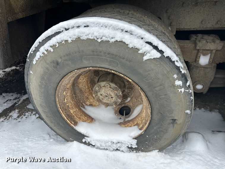 image for item DT6460 1997 International 4900 refuse truck