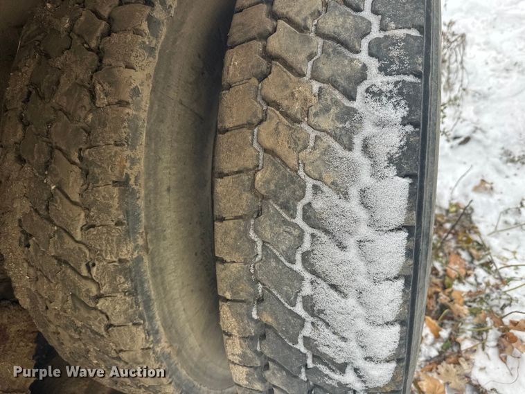 image for item DT6460 1997 International 4900 refuse truck