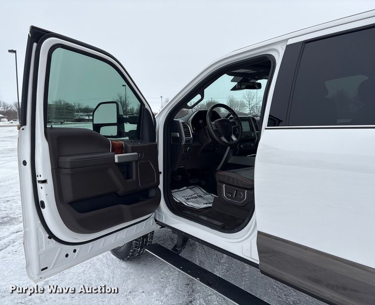 image for item DT6486 2017 Ford F250 King Ranch Crew Cab pickup truck