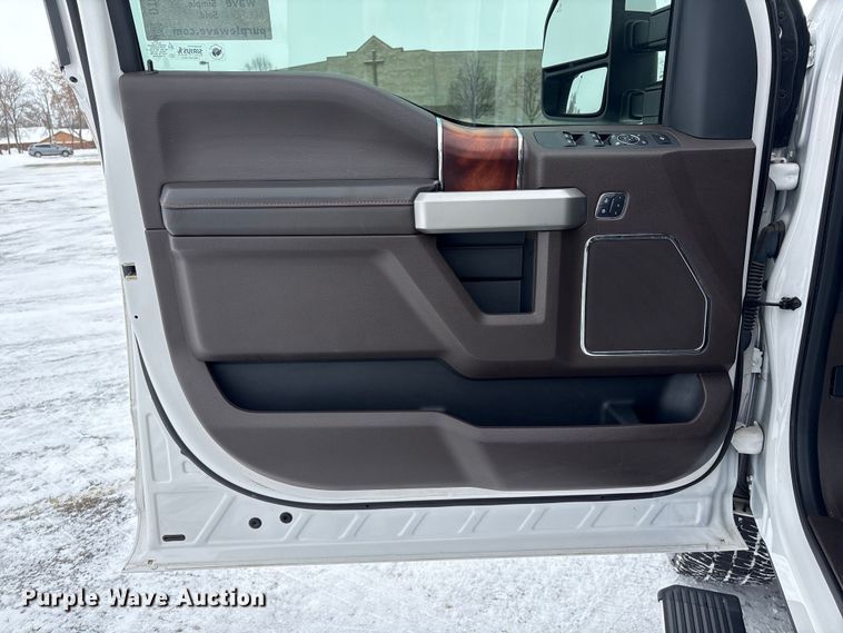 image for item DT6486 2017 Ford F250 King Ranch Crew Cab pickup truck