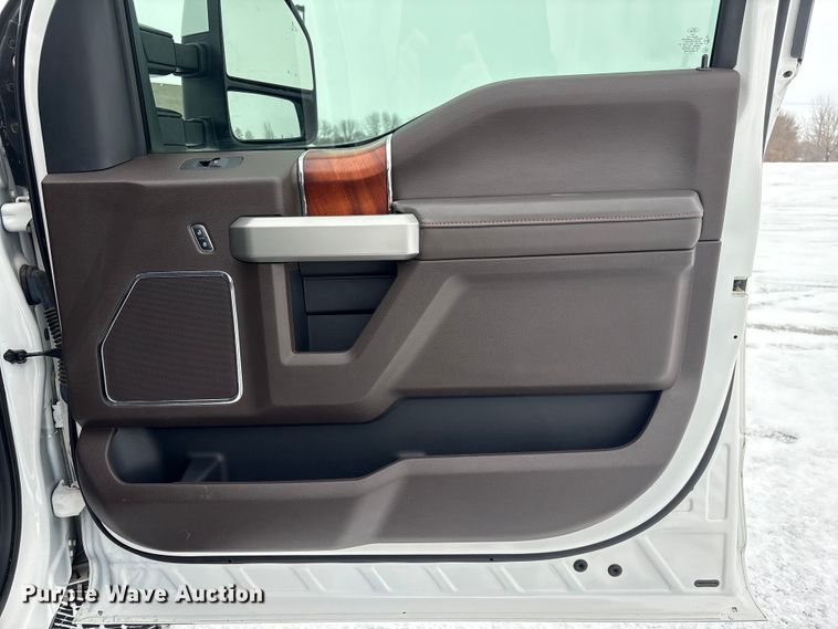 image for item DT6486 2017 Ford F250 King Ranch Crew Cab pickup truck