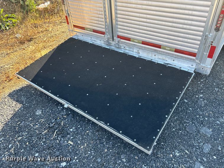 image for item DU0255 2008 Shadow horse trailer