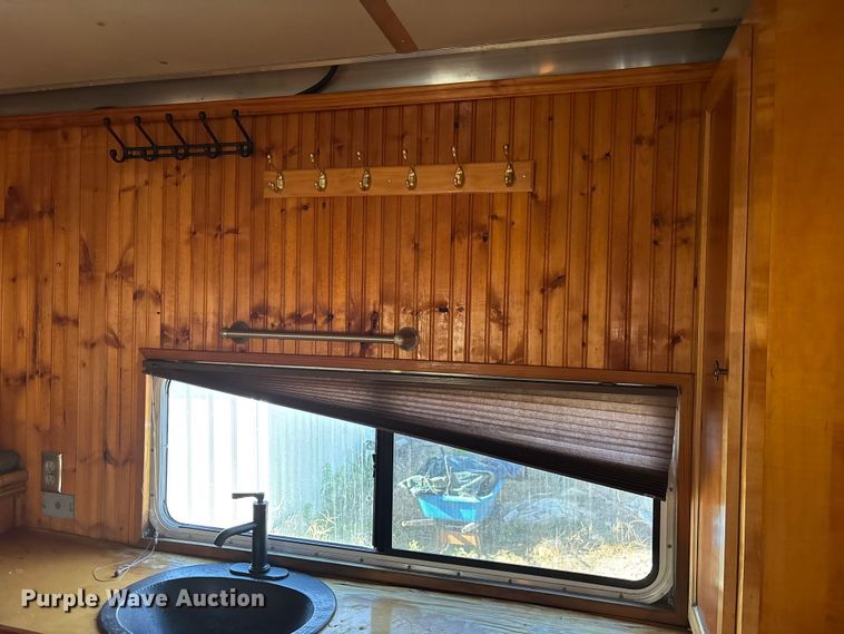 image for item DU0255 2008 Shadow horse trailer