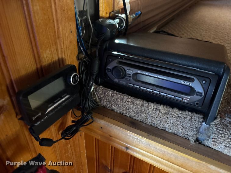 image for item DU0255 2008 Shadow horse trailer