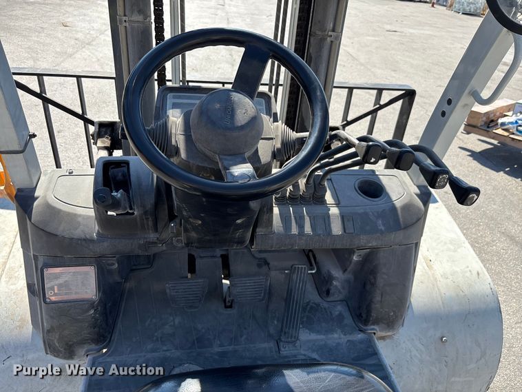 image for item DU0270 2017 UniCarriers PF80YLP forklift