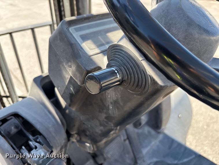 image for item DU0270 2017 UniCarriers PF80YLP forklift