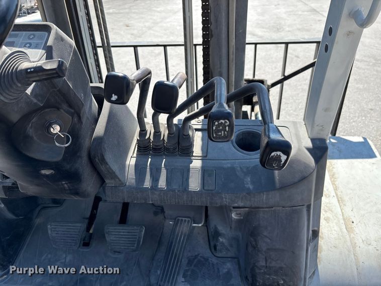 image for item DU0270 2017 UniCarriers PF80YLP forklift