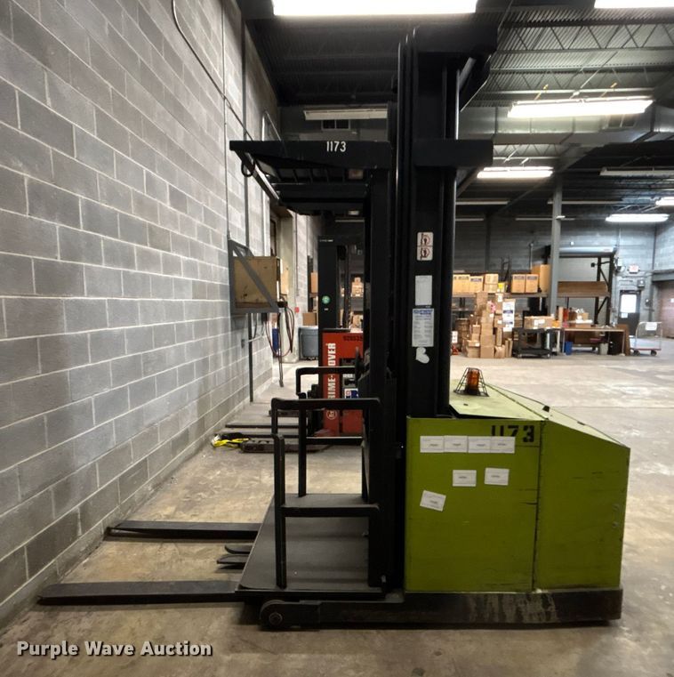 image for item DU0284 Clark OP15 order picker