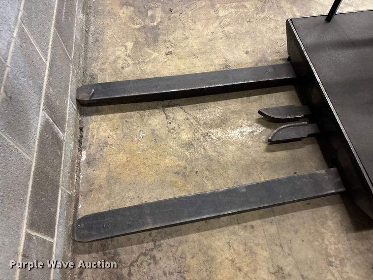 image for item DU0284 Clark OP15 order picker