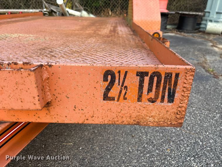 image for item DU0295 2015 HUDSON BROTHERS tilt deck utility trailer