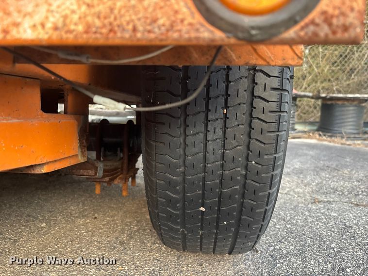 image for item DU0295 2015 HUDSON BROTHERS tilt deck utility trailer